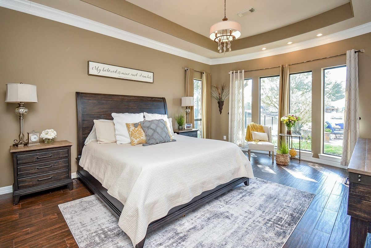 Bedroom, Interior, Pendant Lights, Recessed Lighting, Wood Texture Flooring