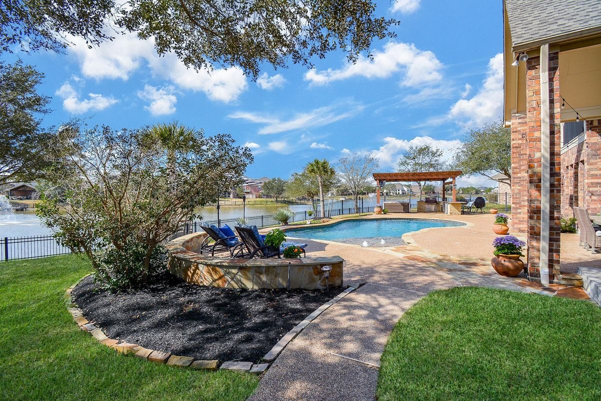 Exterior, Pool, Water