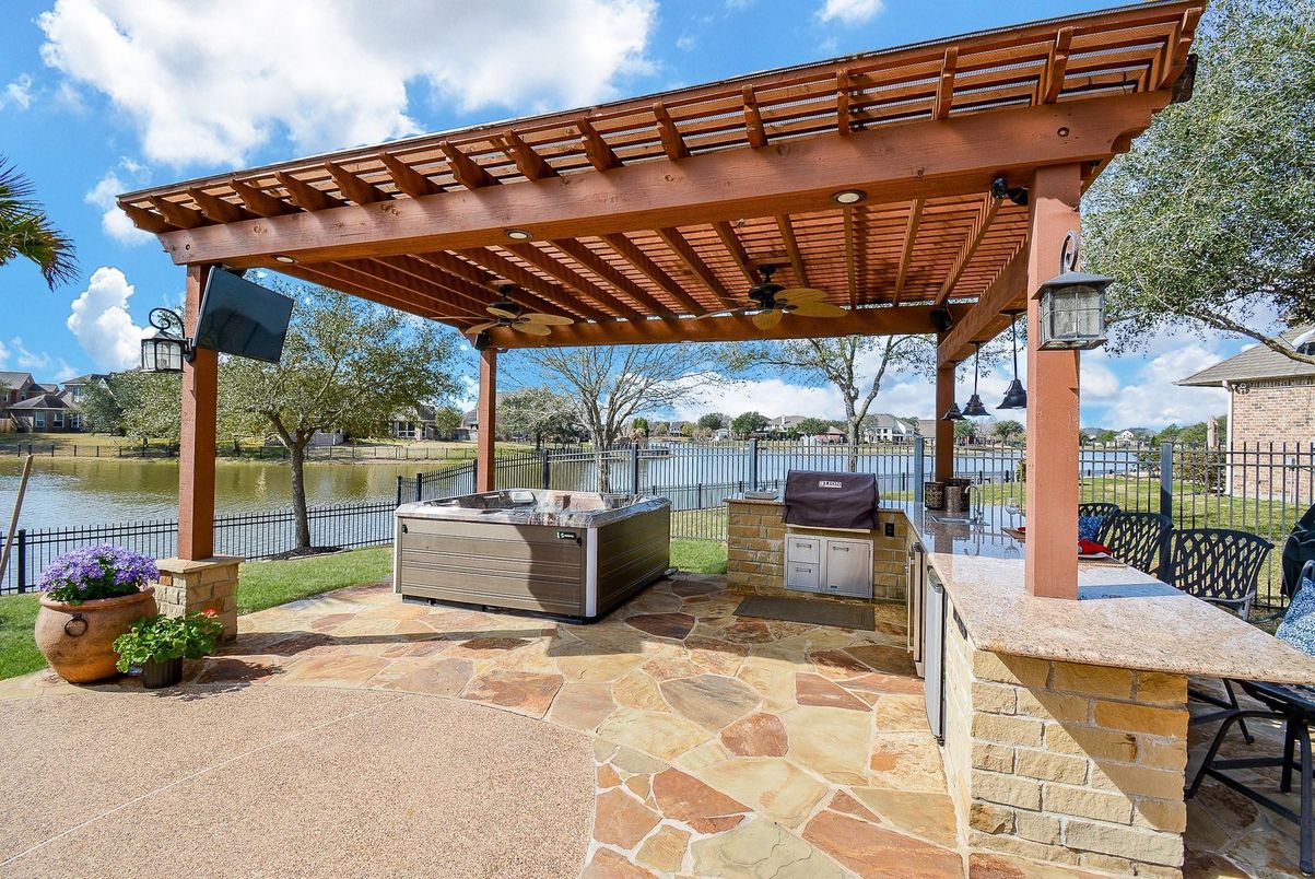 Exterior, Hot Tub, Water
