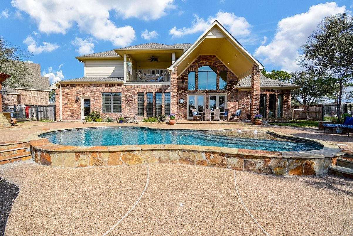 Exterior, Facade, Brick Facade, Pool, Mediterranean