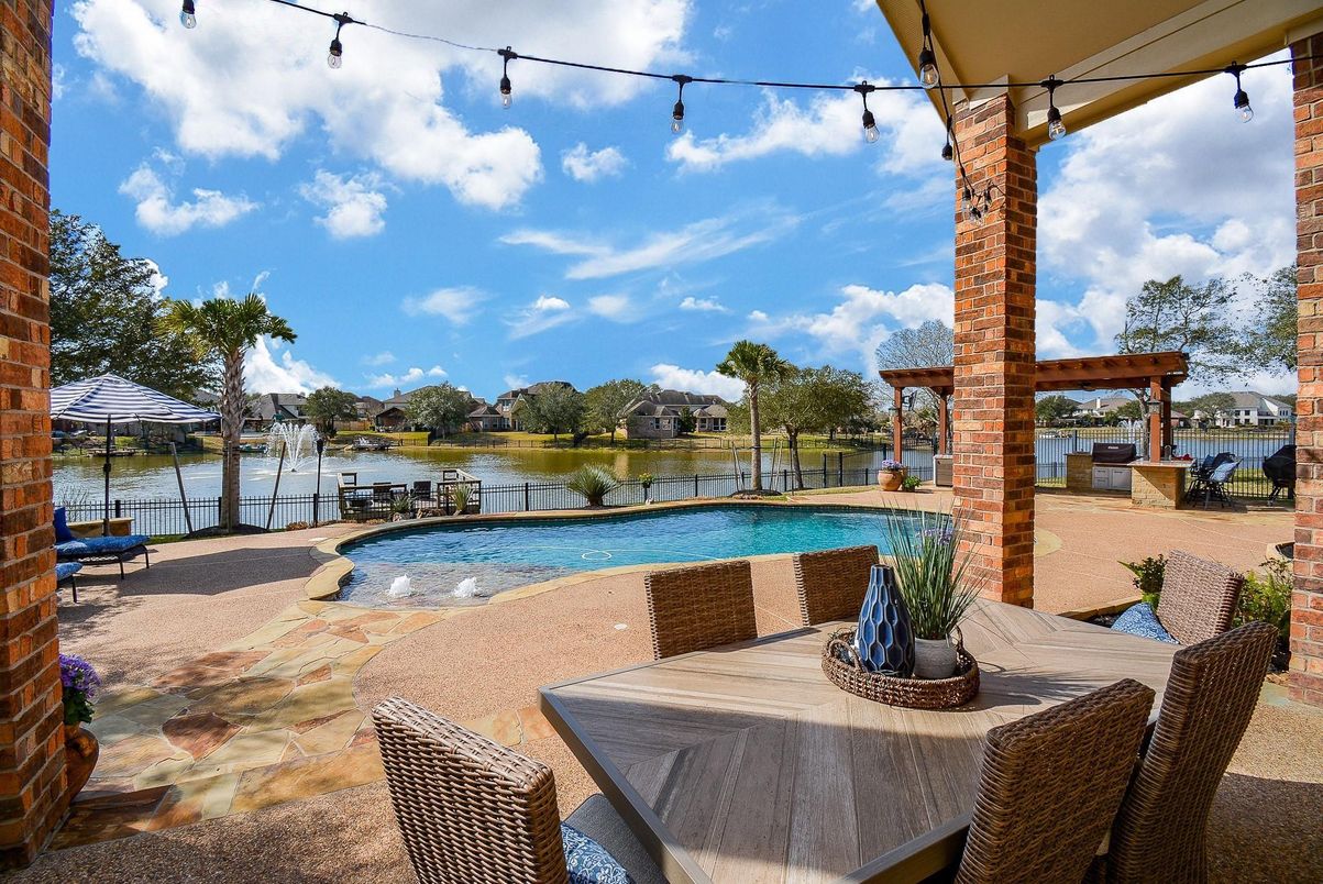 Exterior, Pool, Water