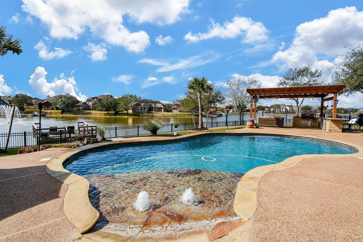 Exterior, Pool, Water