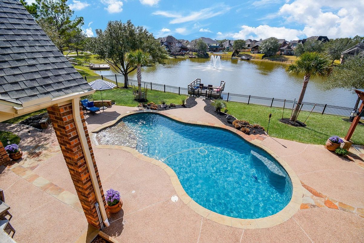 Exterior, Pool, Water