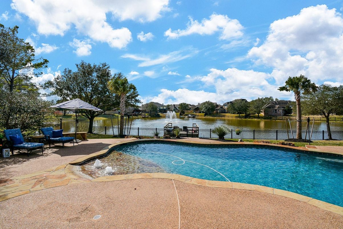 Exterior, Pool, Water
