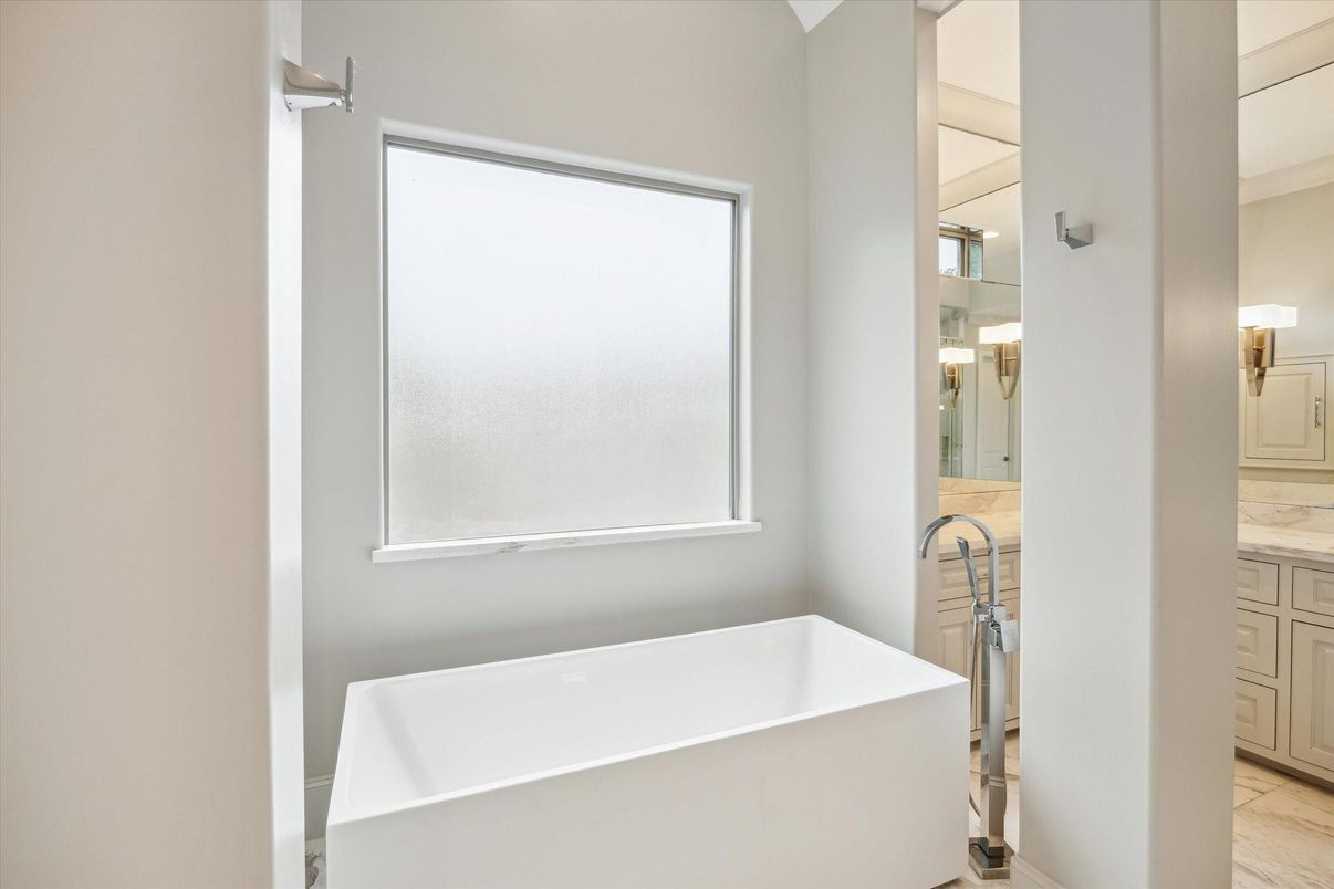 Bathroom, Free Standing Baths, Interior