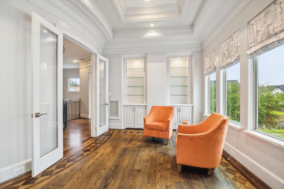 Interior, Recessed Lighting, Wood Texture Flooring