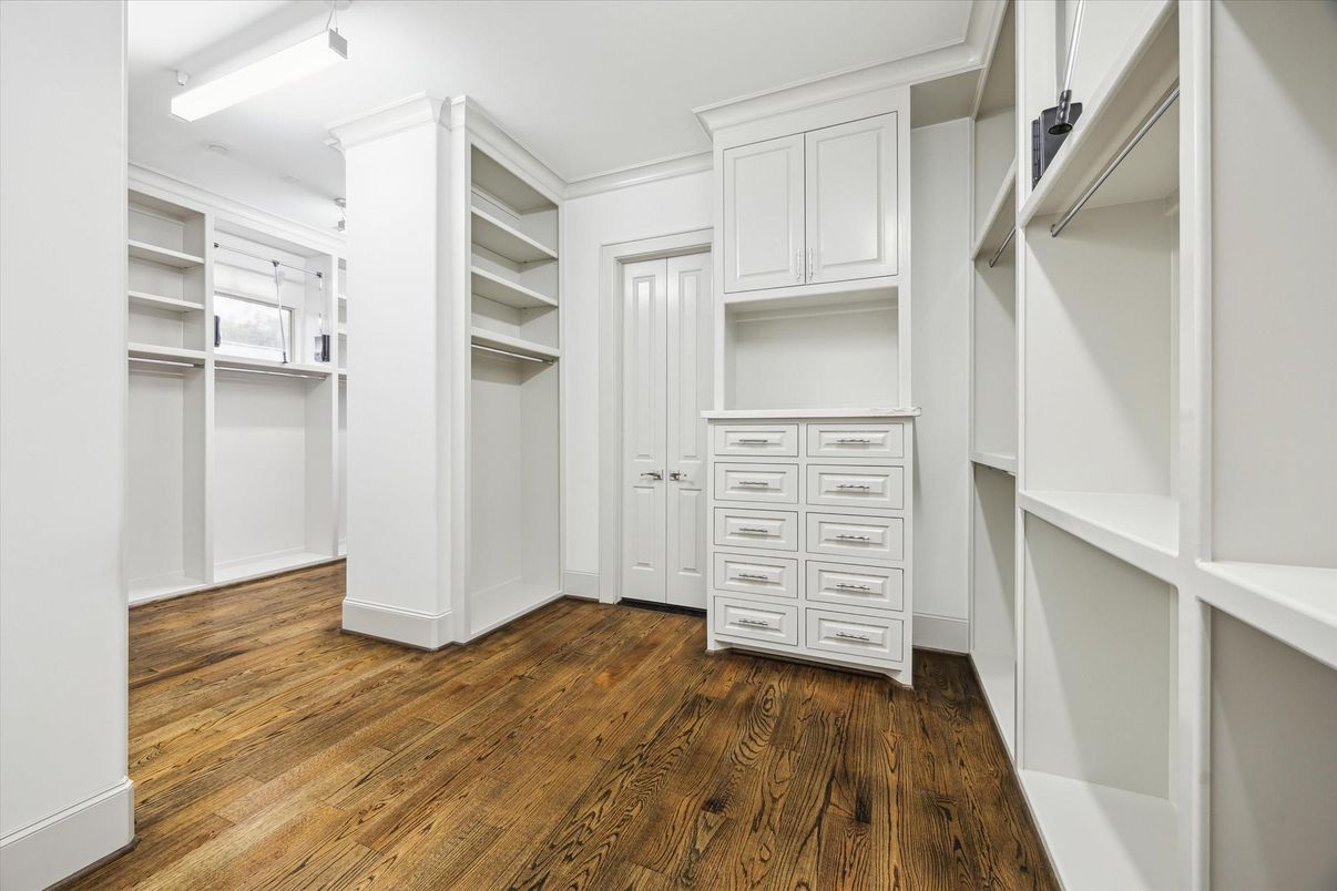 Interior, Walk-in Closets, Wood Texture Flooring