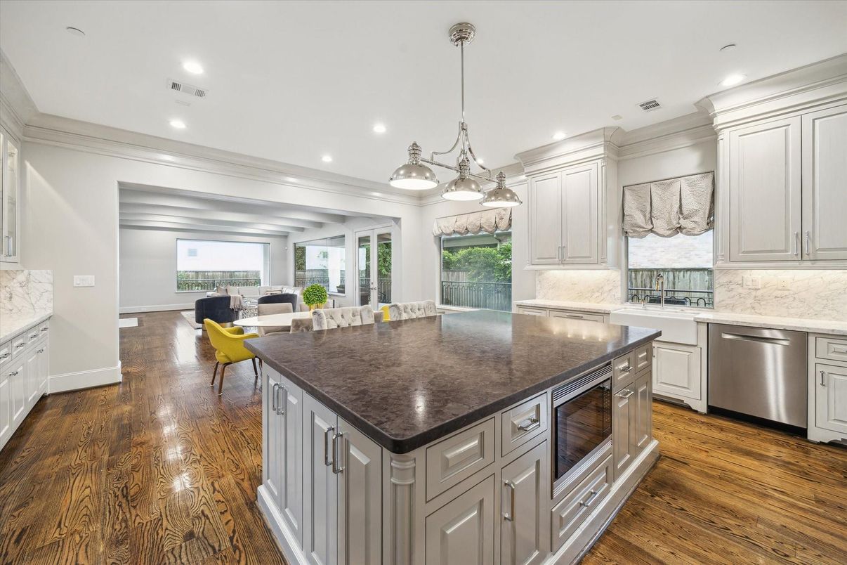 Dining room, Interior, Kitchen, Living room, Pendant Lights, Recessed Lighting, Stainless Steel Appliances, Wood Texture Flooring