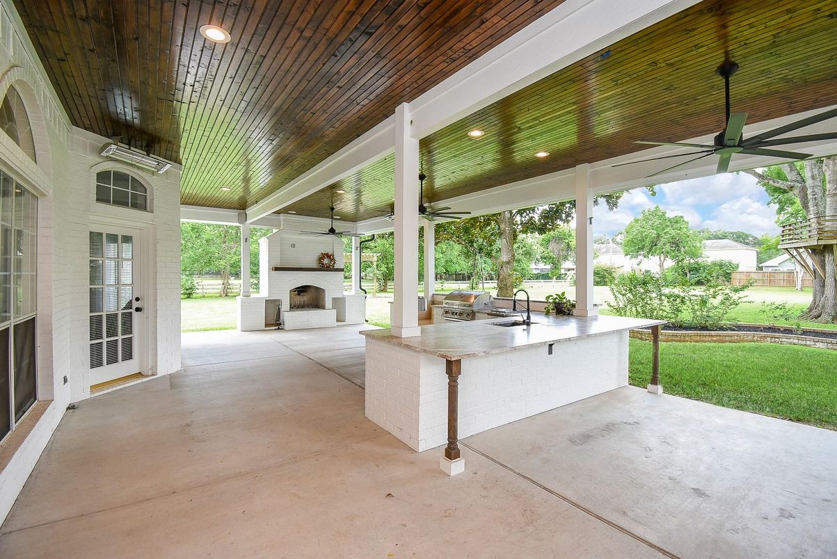 Exterior, Fireplace