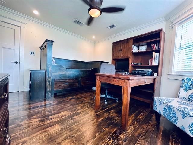 Home Office, Interior, Recessed Lighting, Wood Texture Flooring