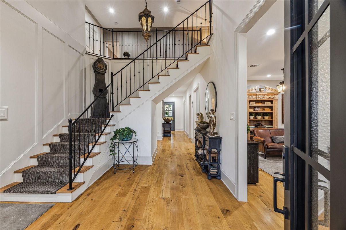 Interior, Pendant Lights, Recessed Lighting, Wood Texture Flooring