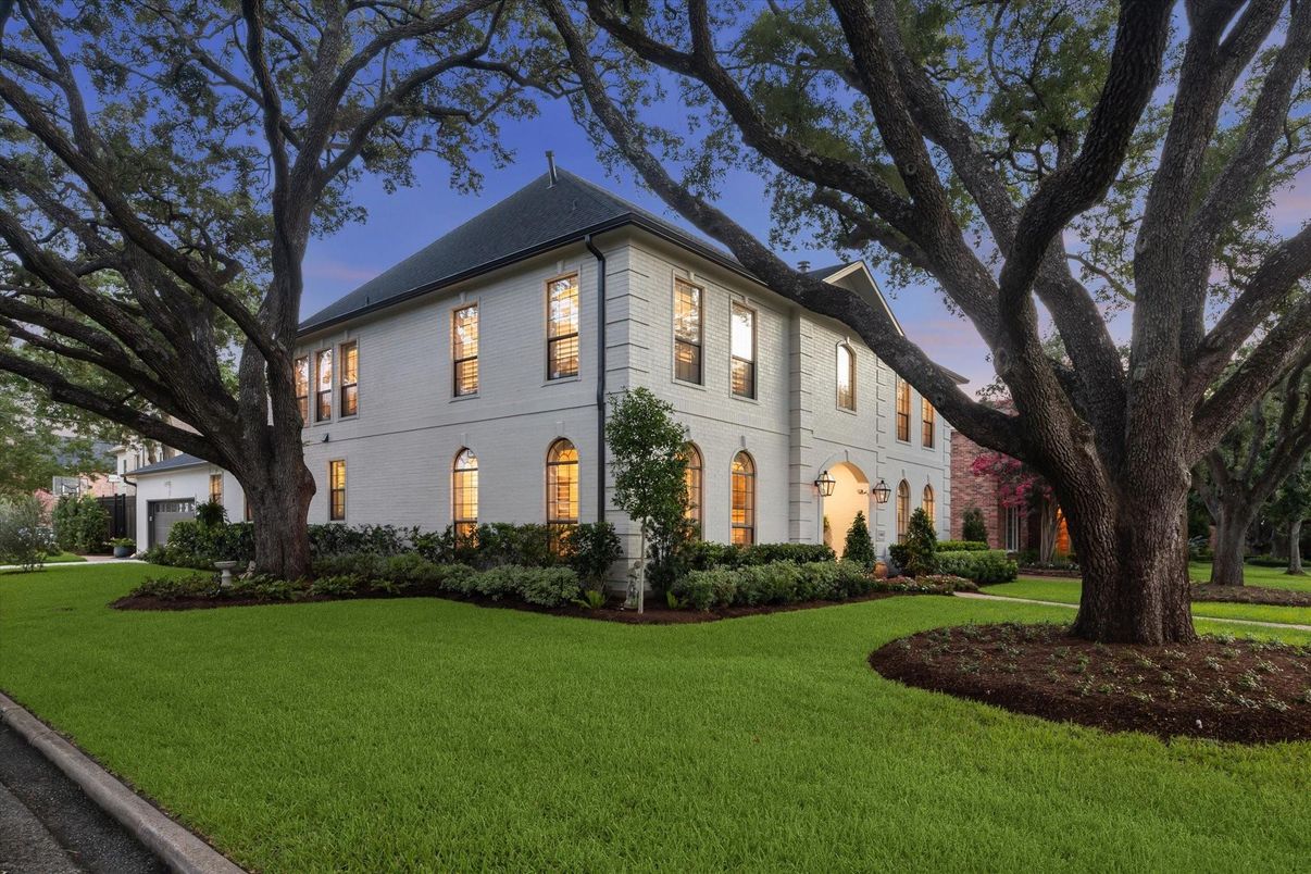 Backyard, Exterior, Facade, French Provincial