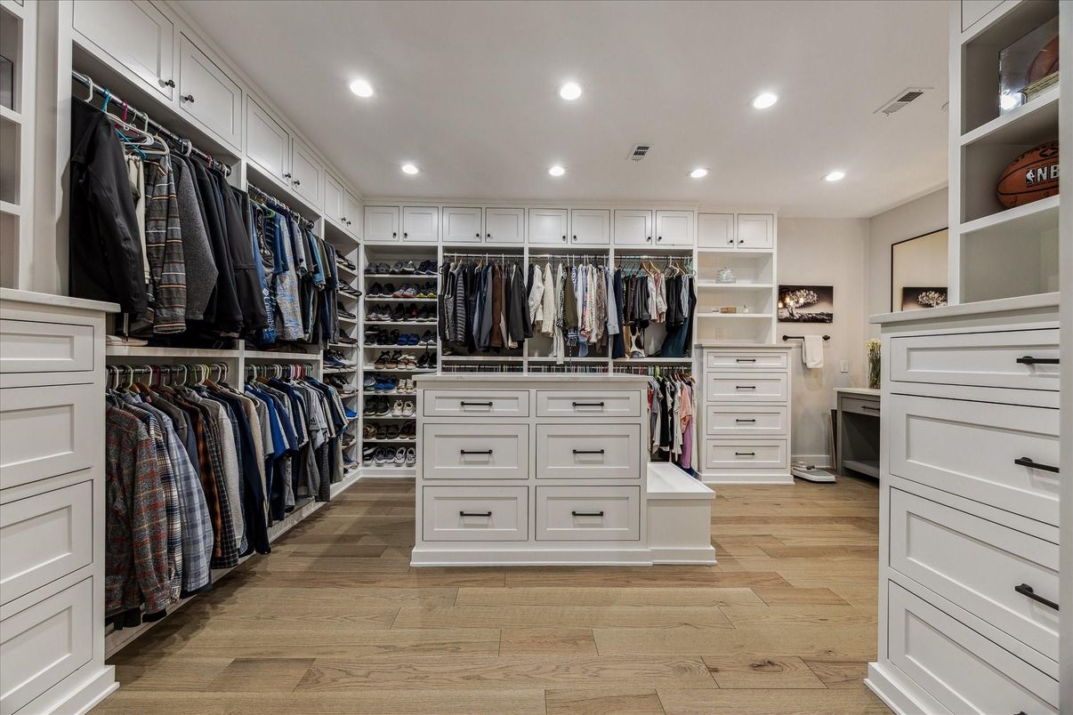 Interior, Recessed Lighting, Walk-in Closets, Wood Texture Flooring