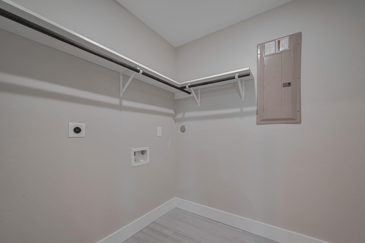 Interior, Walk-in Closets, Wood Texture Flooring