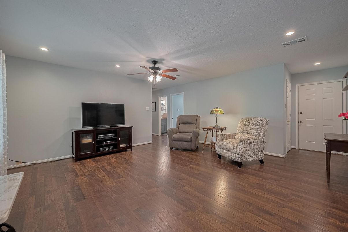 Interior, Recessed Lighting, Wood Texture Flooring