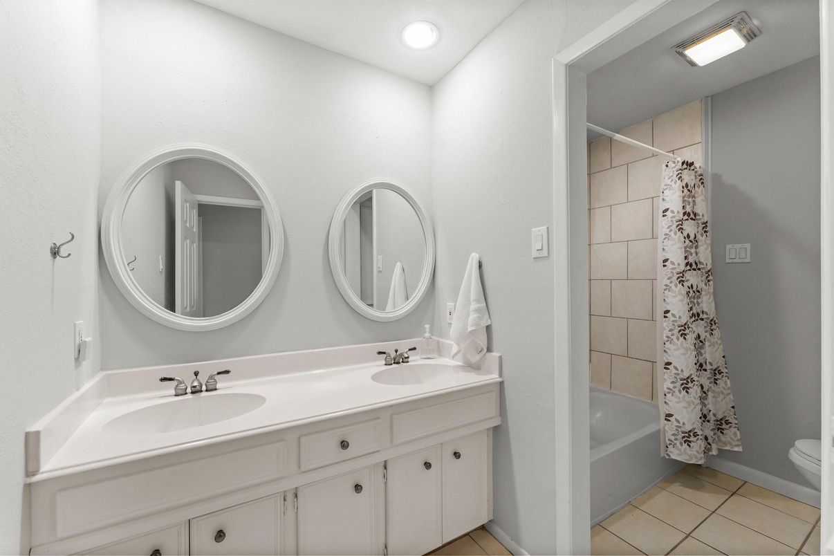 Bathroom, Dual Sink Vanities, Interior, Recessed Lighting