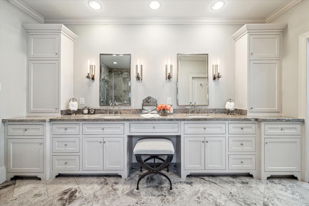 Bathroom, Dual Sink Vanities, Interior, Recessed Lighting