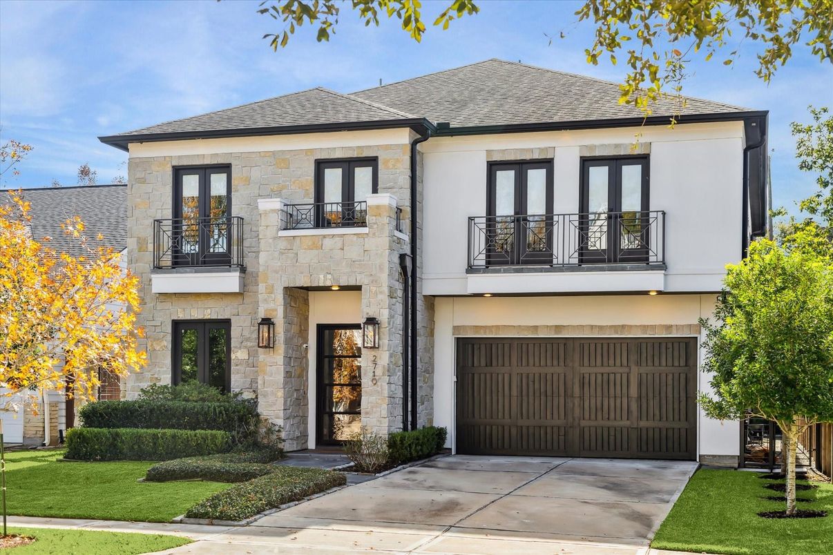 Attached, Exterior, Facade, French Provincial