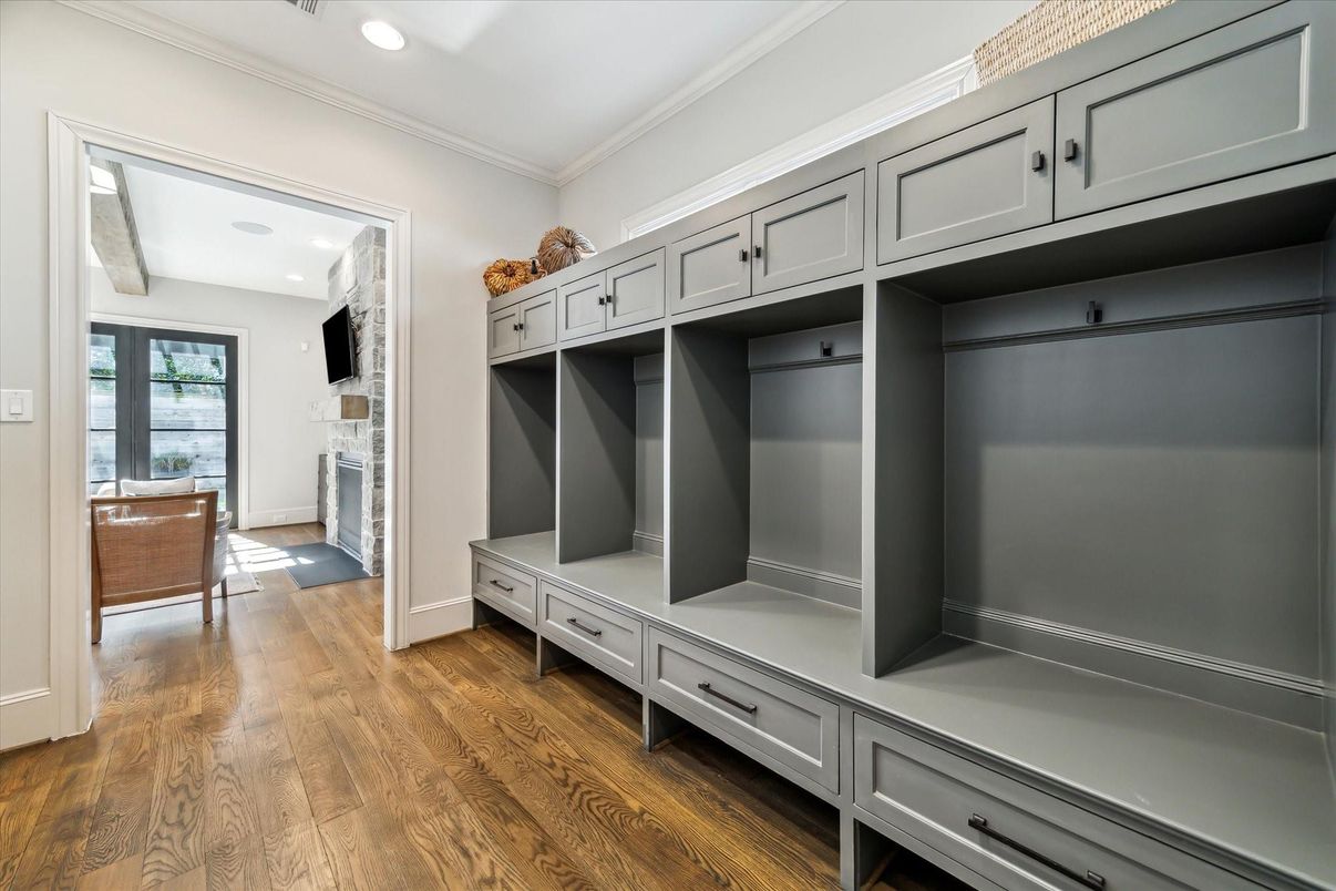 Interior, Recessed Lighting, Walk-in Closets, Wood Texture Flooring