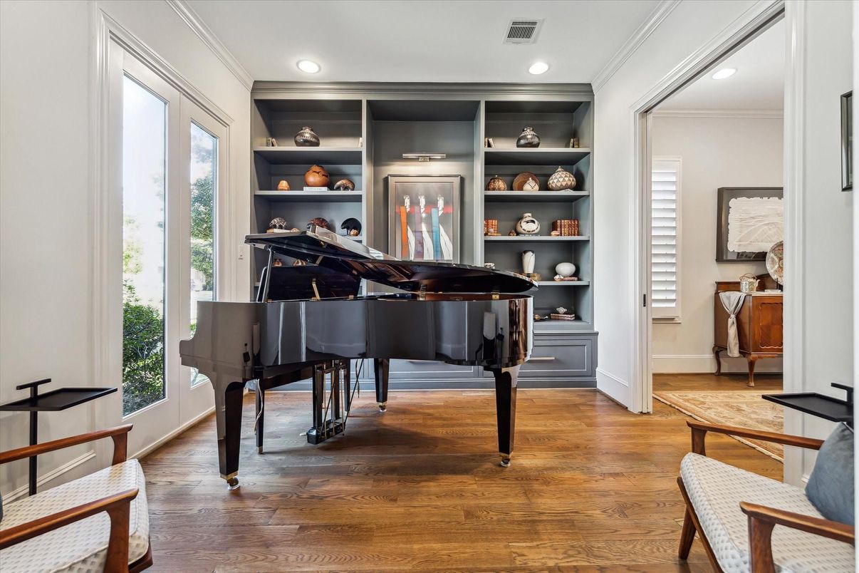 Interior, Piano, Recessed Lighting, Wood Texture Flooring
