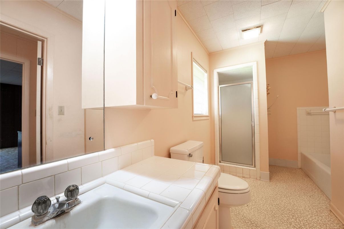 Bathroom, Interior, Tile Countertops