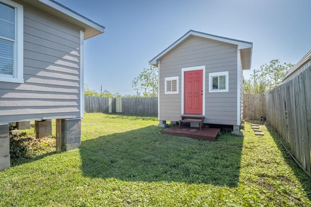 Backyard, Exterior