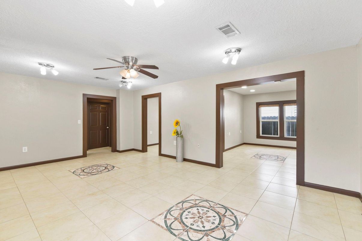 Empty room, Interior, Recessed Lighting