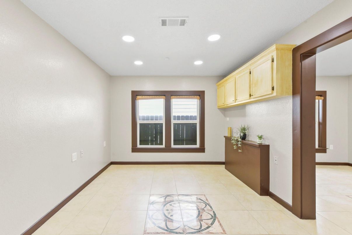 Empty room, Interior, Recessed Lighting