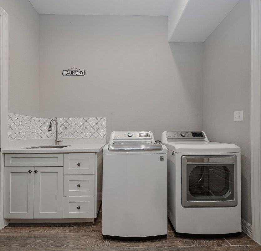 Interior, Washer, Wood Texture Flooring