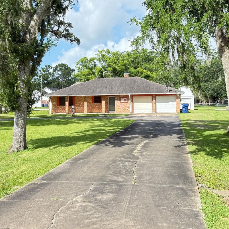 Attached, Backyard, Exterior, Facade, Brick Facade, Ranch
