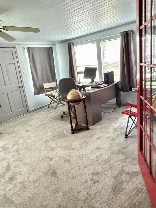 Home Office, Interior