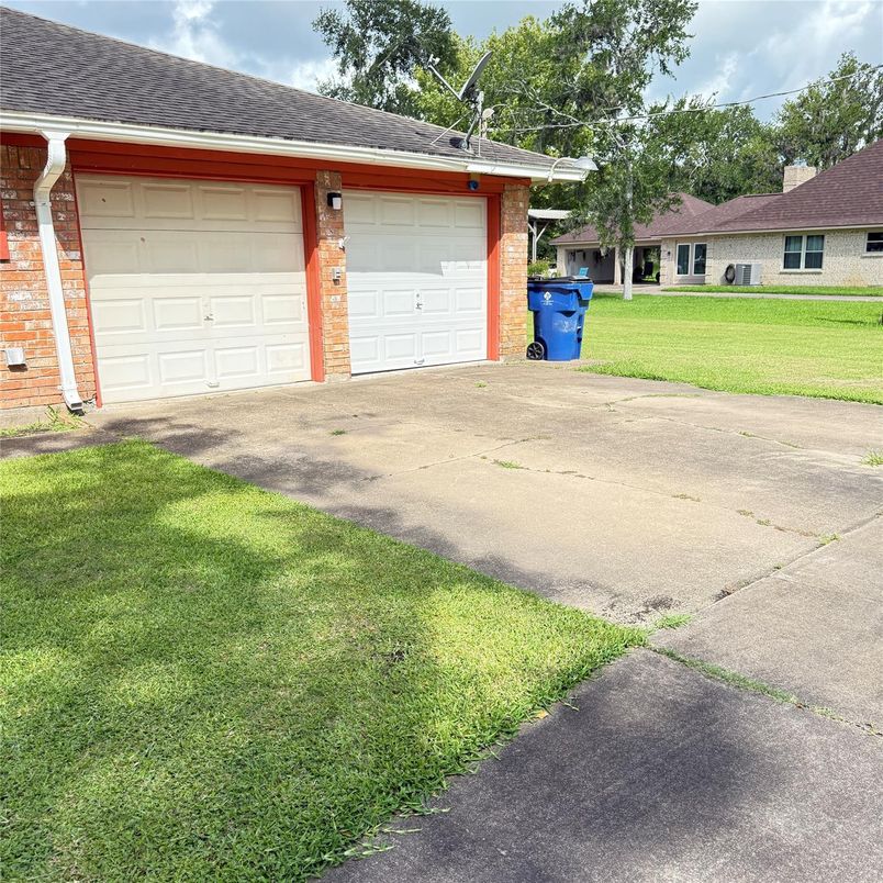 Detached Garage, Exterior