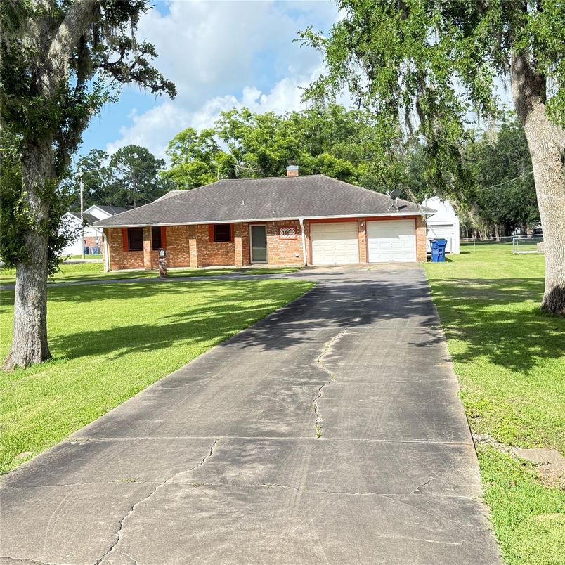 Attached, Exterior, Facade, Brick Facade, Ranch