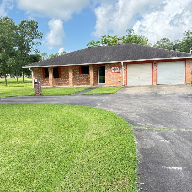 Attached, Exterior, Facade, Brick Facade, Ranch