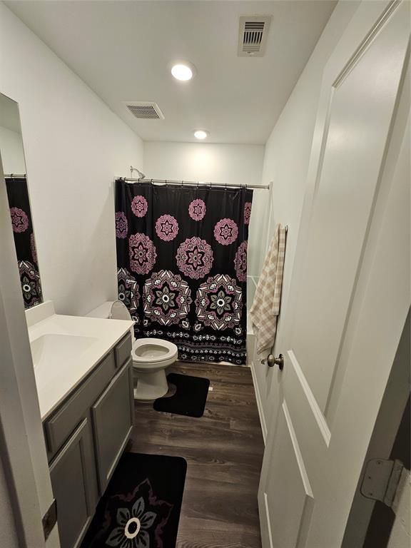 Bathroom, Interior, Recessed Lighting, Wood Texture Flooring