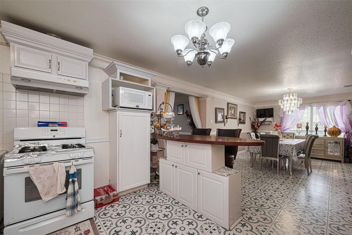 Chandelier, Dining room, Interior, Kitchen
