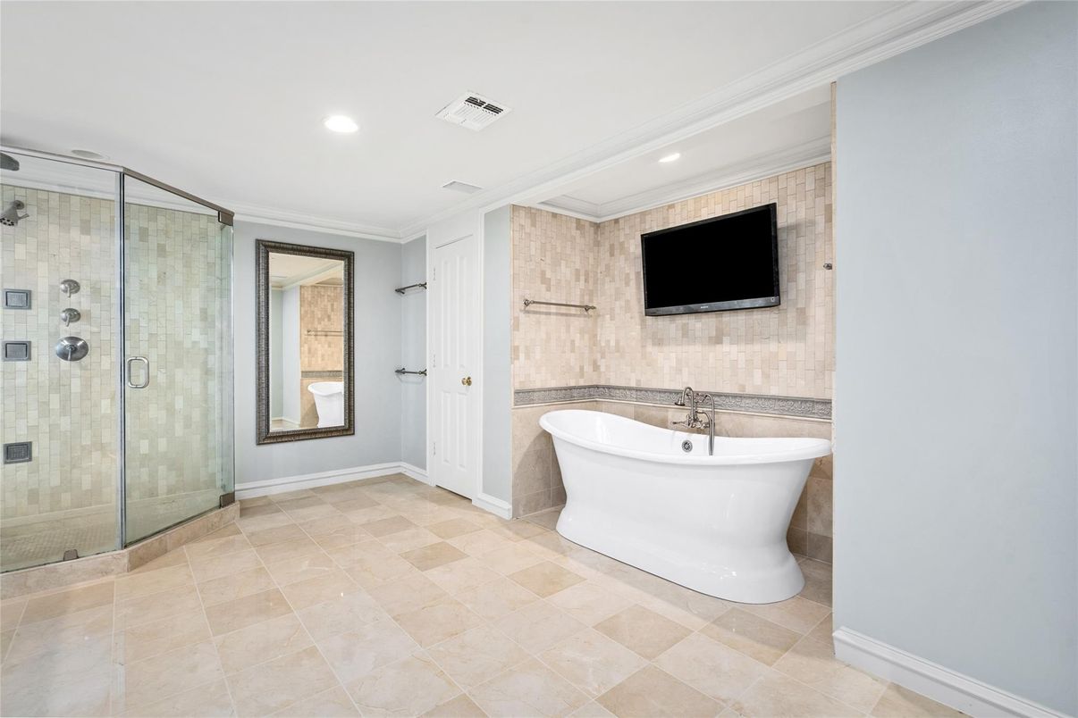 Bathroom, Free Standing Baths, Glass Shower, Interior, Recessed Lighting