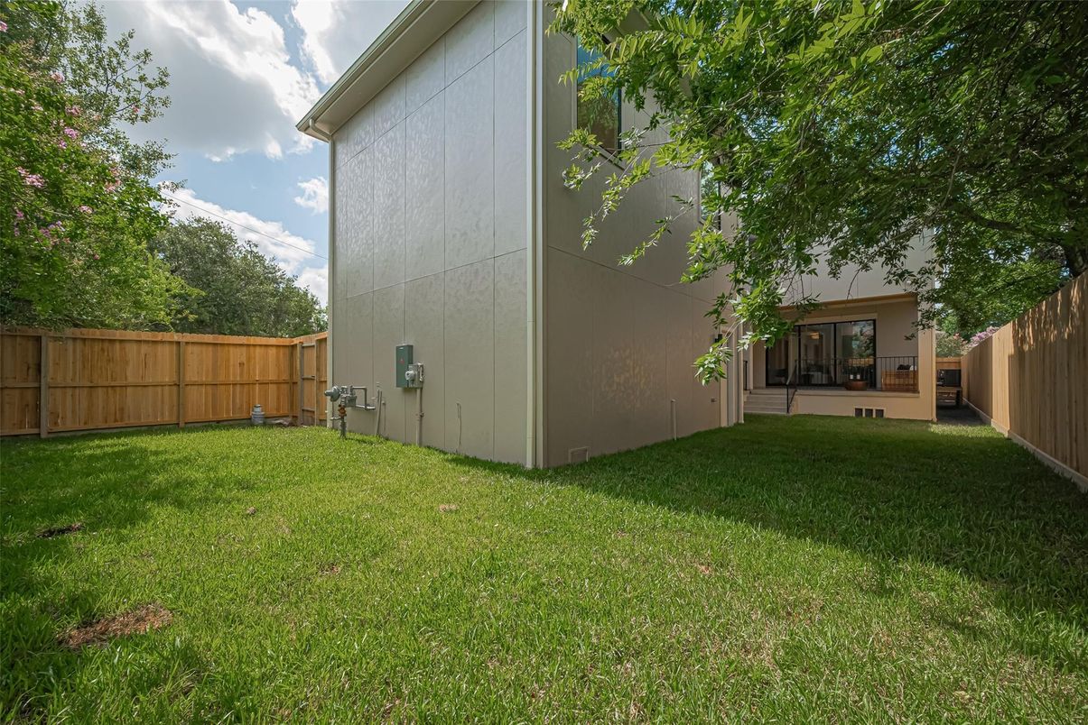 Backyard, Exterior