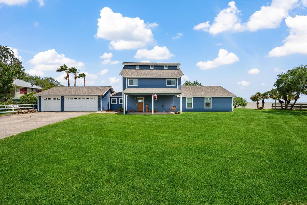 Attached, Backyard, Exterior, Facade, Split Level