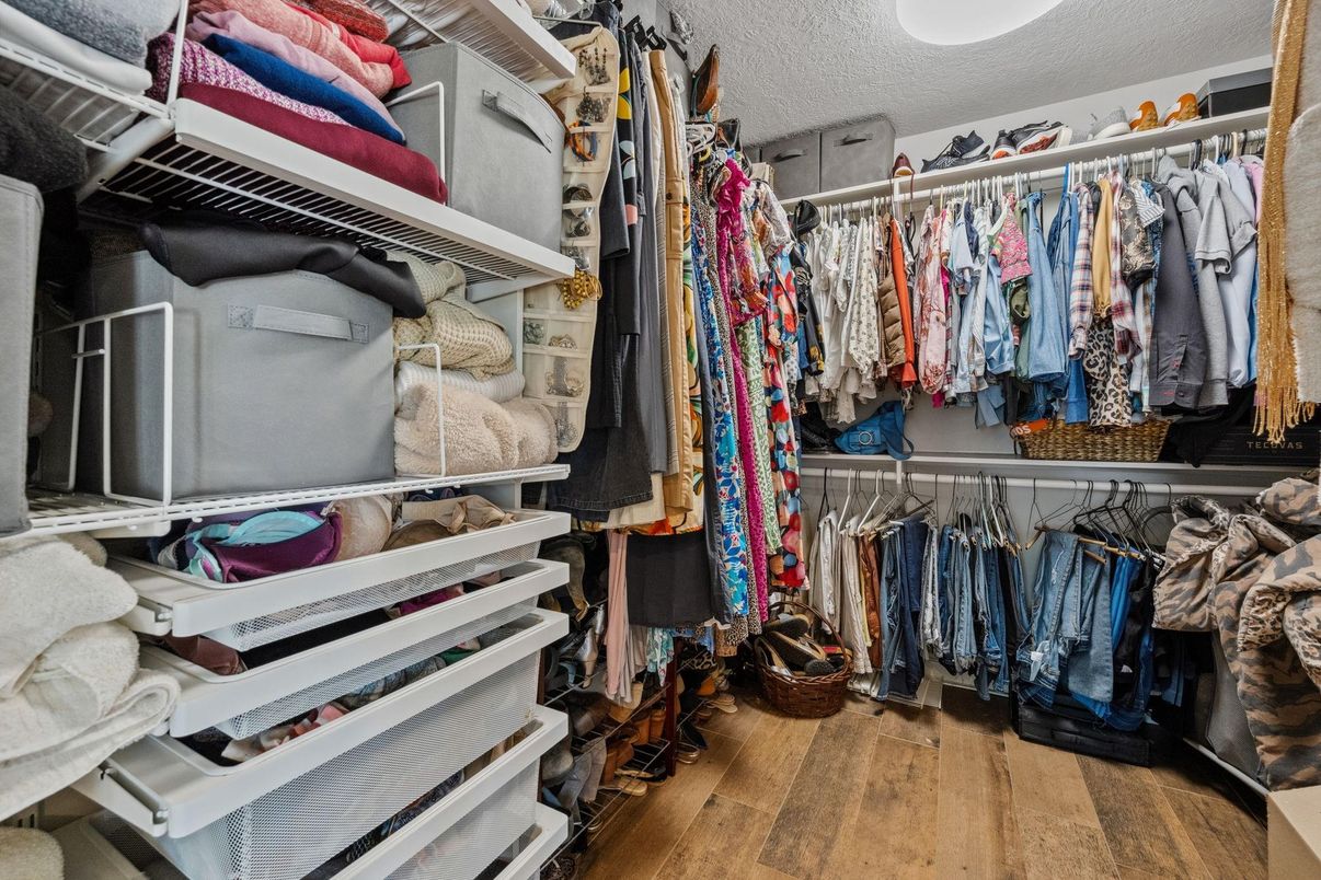 Interior, Walk-in Closets, Wood Texture Flooring