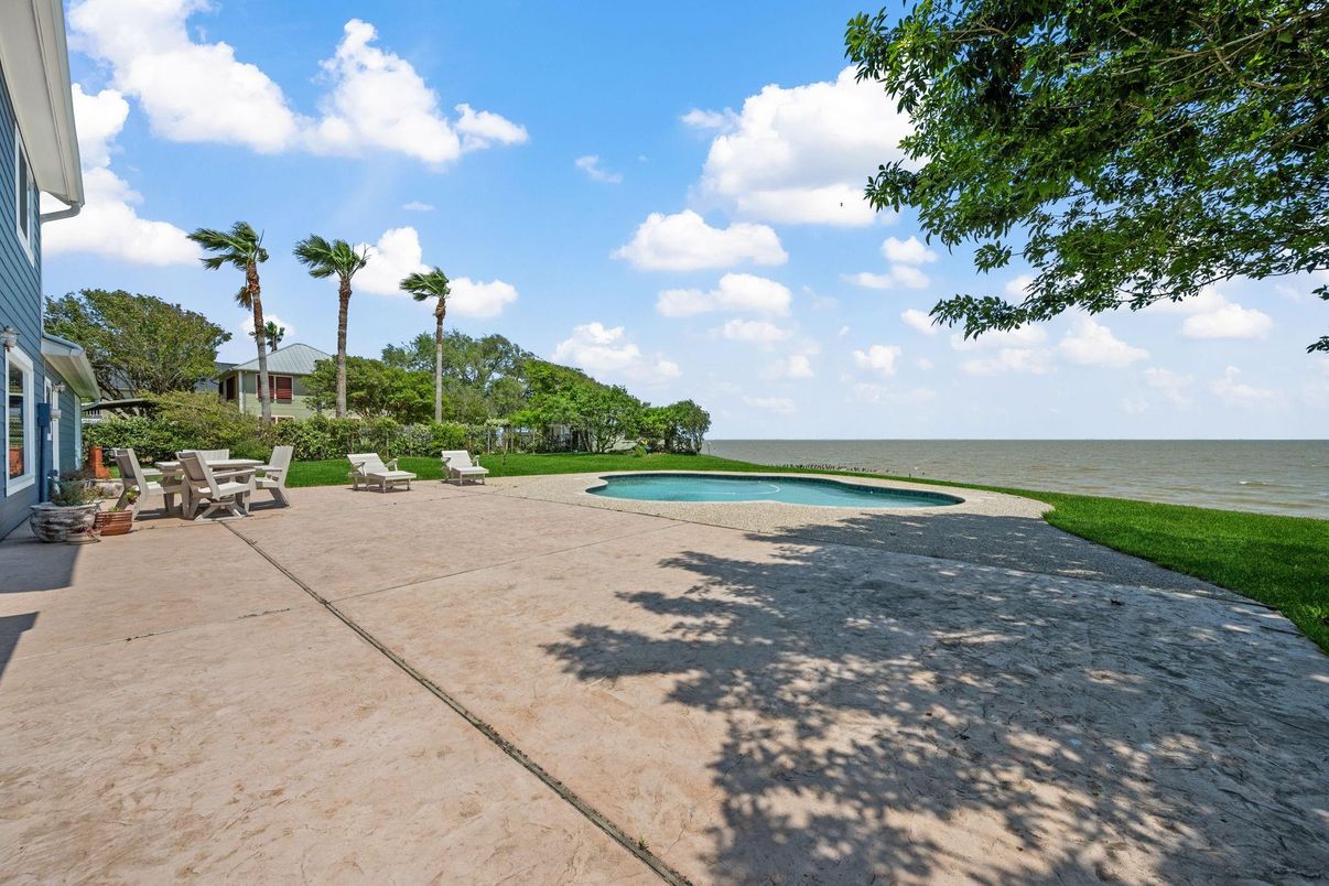 Exterior, Pool, Water