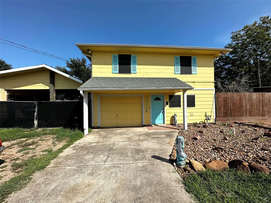 Attached, Exterior, Facade, American Foursquare