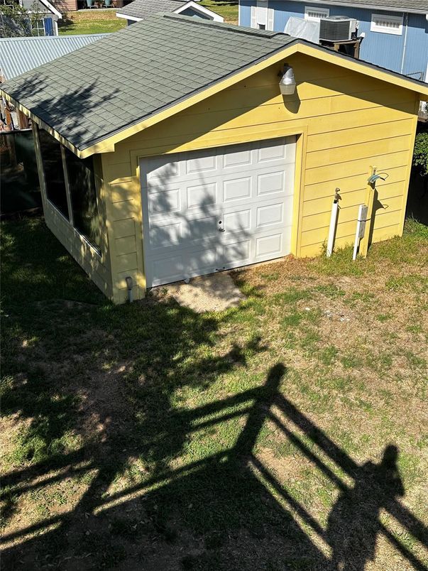 Backyard, Detached Garage, Exterior