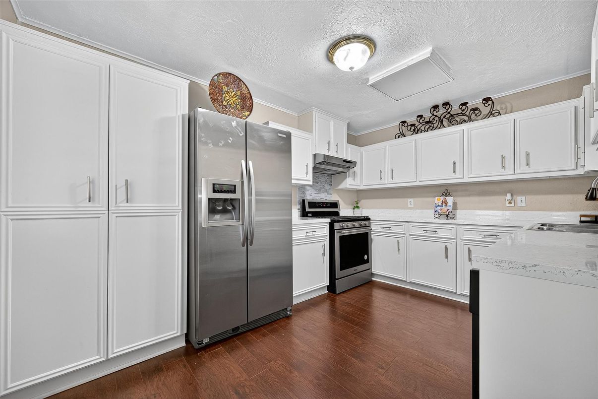 Interior, Kitchen, Stainless Steel Appliances, Wood Texture Flooring