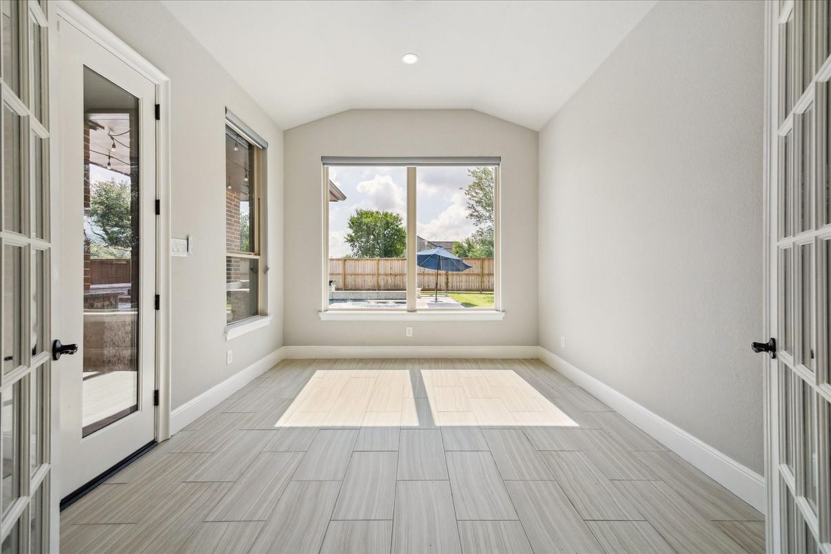 Empty room, Interior, Recessed Lighting