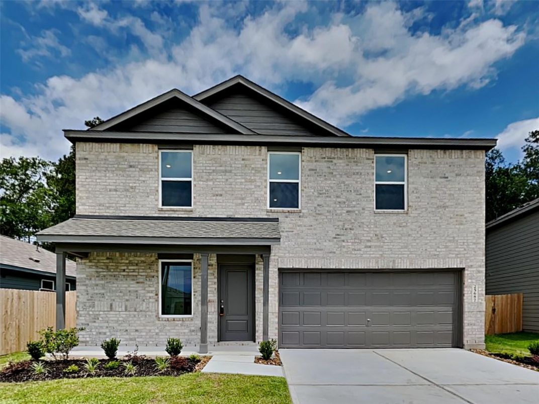 Attached, Exterior, Facade, Brick Traditional