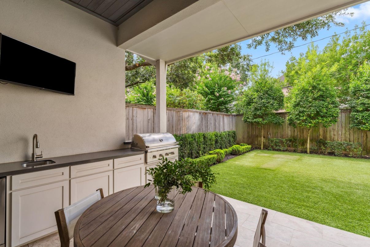 Backyard, Exterior