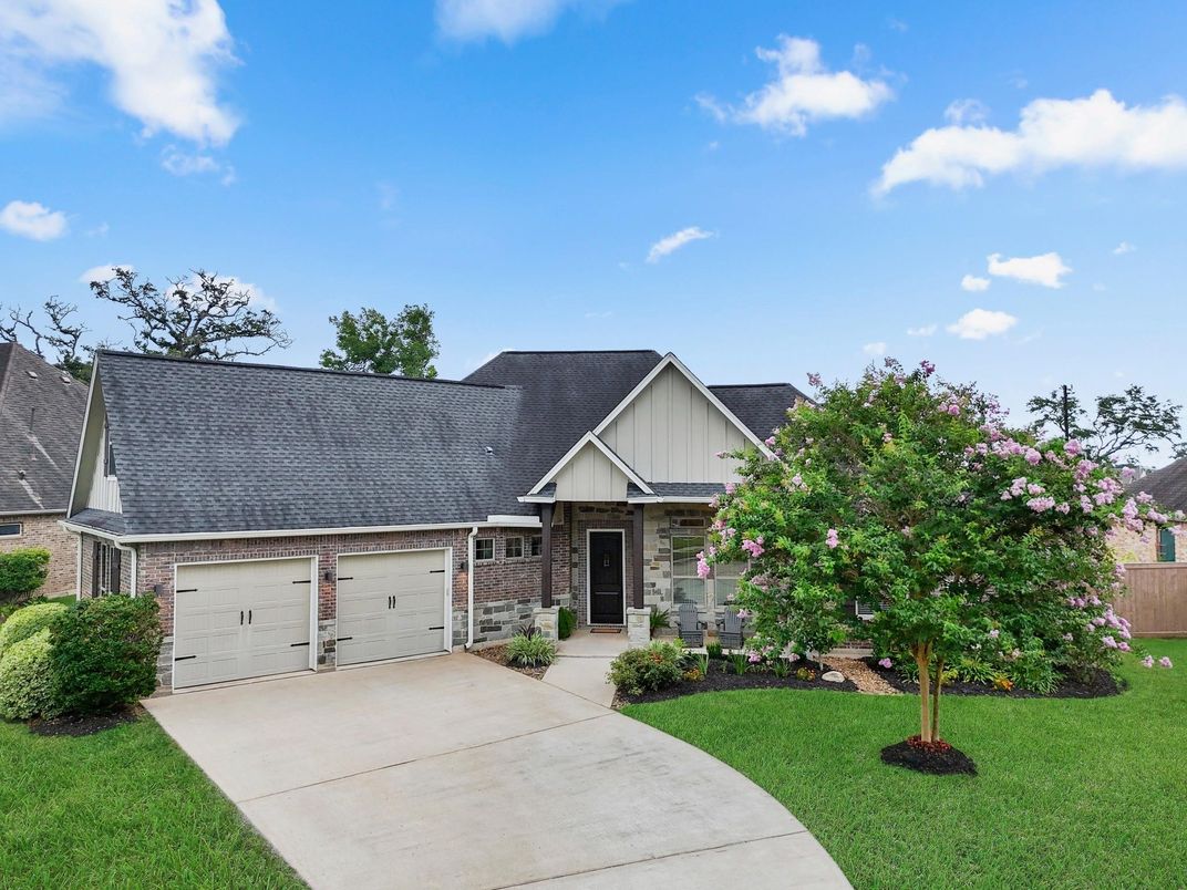 Attached, Exterior, Facade, Brick Facade, Farmhouse