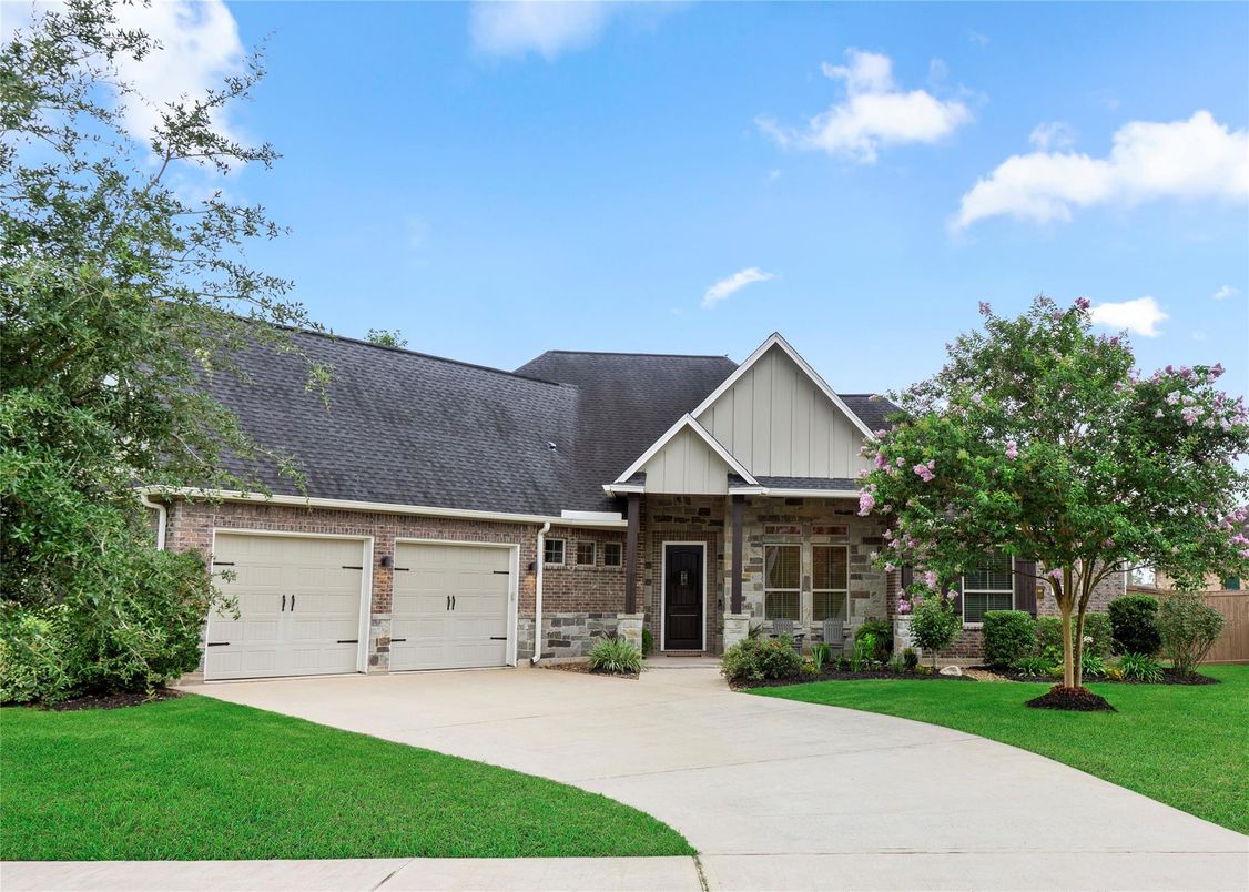 Attached, Exterior, Facade, Brick Facade, Ranch