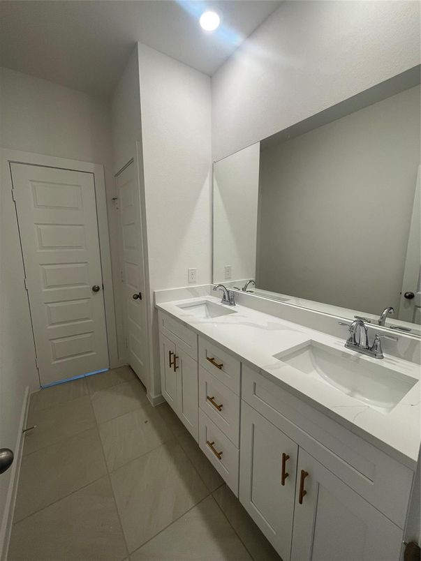 Bathroom, Dual Sink Vanities, Interior, Recessed Lighting